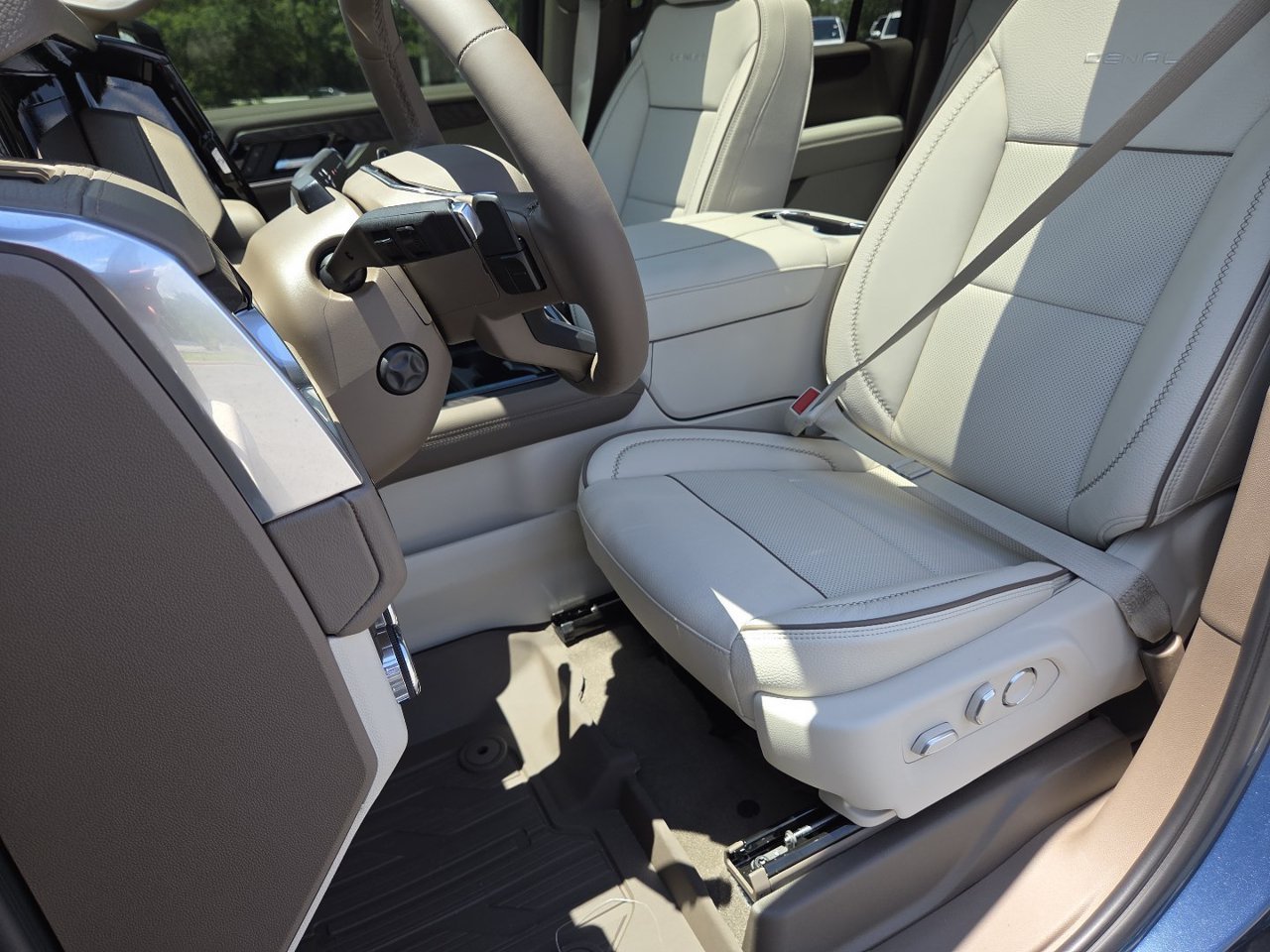 2026 GMC Yukon XL Denali - Photo 32