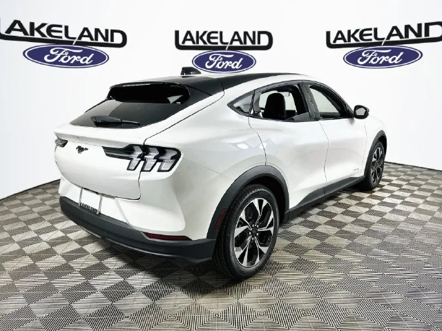 New 2026 White Ford Select image 3