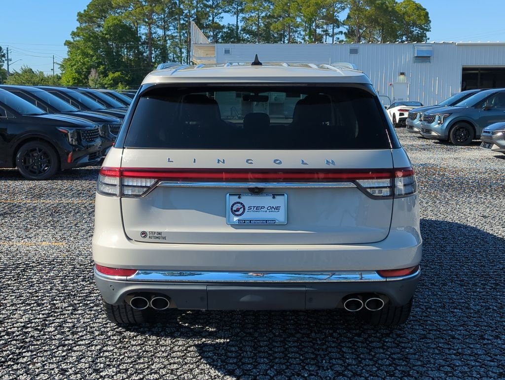 Used 2022 White Lincoln Reserve image 5