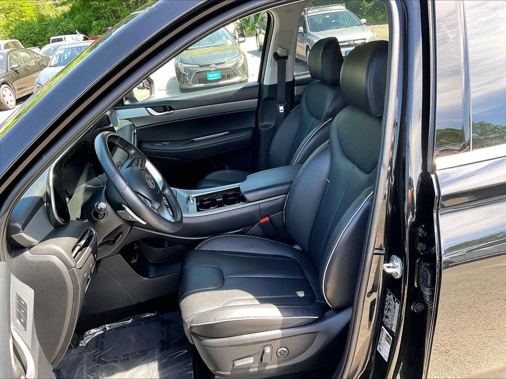 Used 2023 Black Hyundai SEL image 10