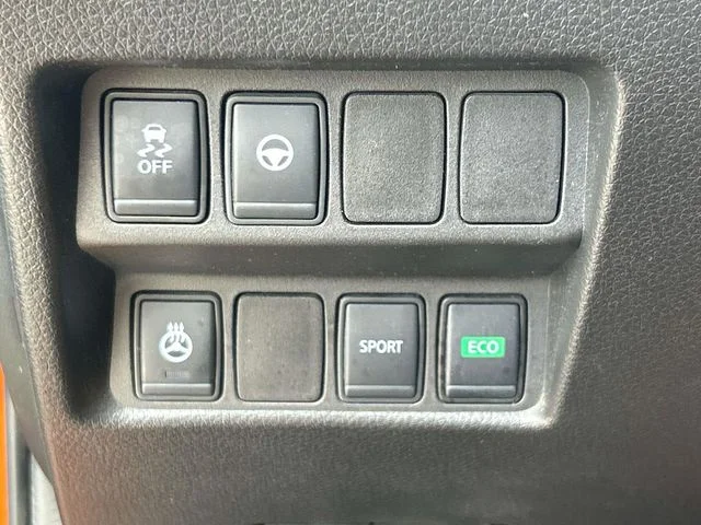 Used 2022 Orange Nissan SV image 29
