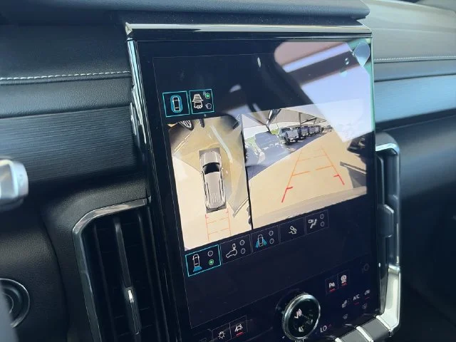 New 2027 Silver GMC Elevation image 17
