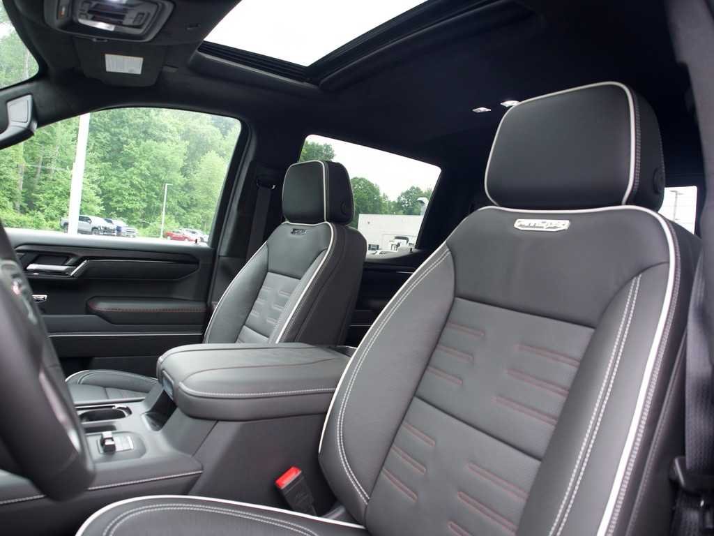 2026 GMC Sierra 1500 AT4X - Photo 11