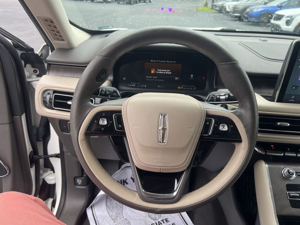 Used 2021 White Lincoln Reserve image 20