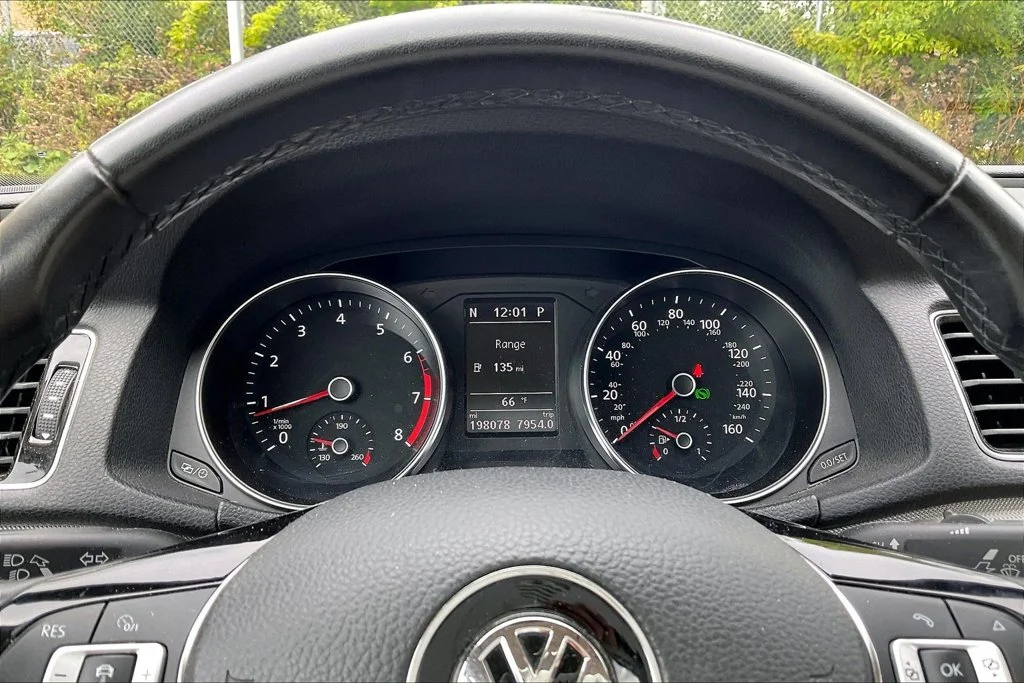Used 2016 Silver Volkswagen 1.8T SE image 20