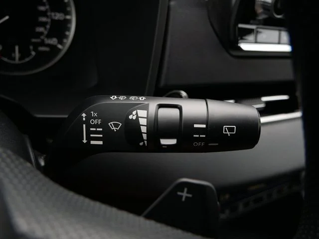 Used 2023 White Diamond Mitsubishi ES image 20