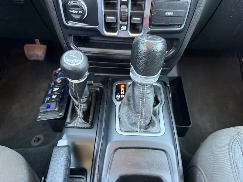 Certified Used 2019 Bright White Clearcoat Jeep Sahara image 16