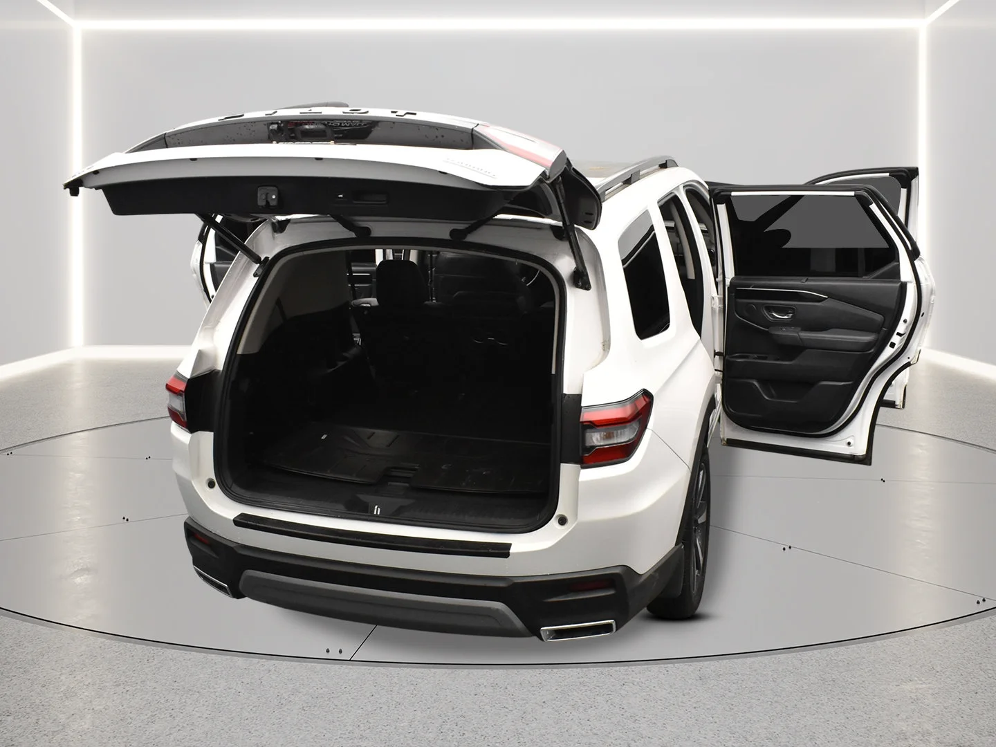 Used 2023 Platinum White Pearl Honda Touring image 8