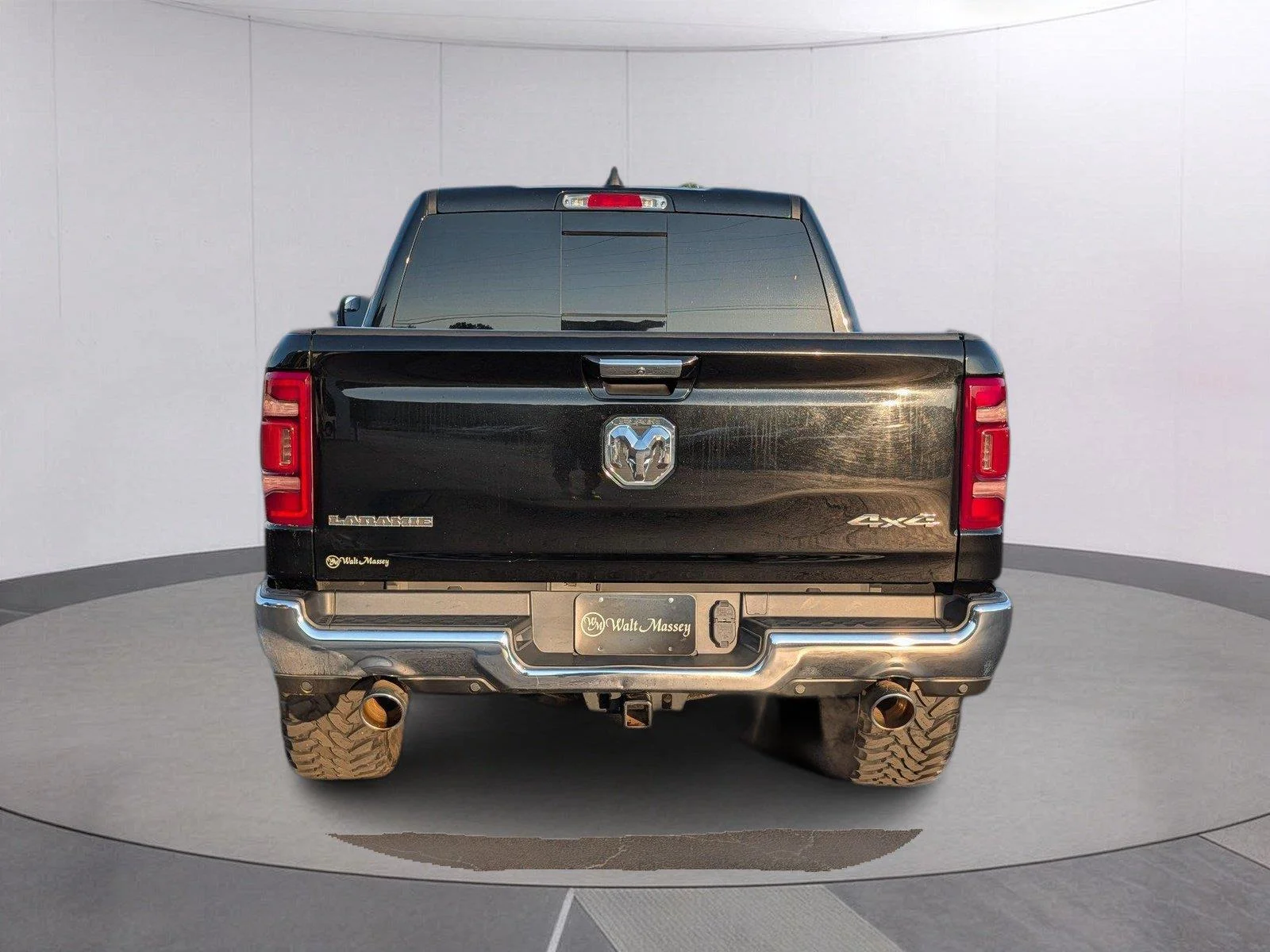 Used 2021 Diamond Black Crystal Pearlcoat Ram Laramie image 5