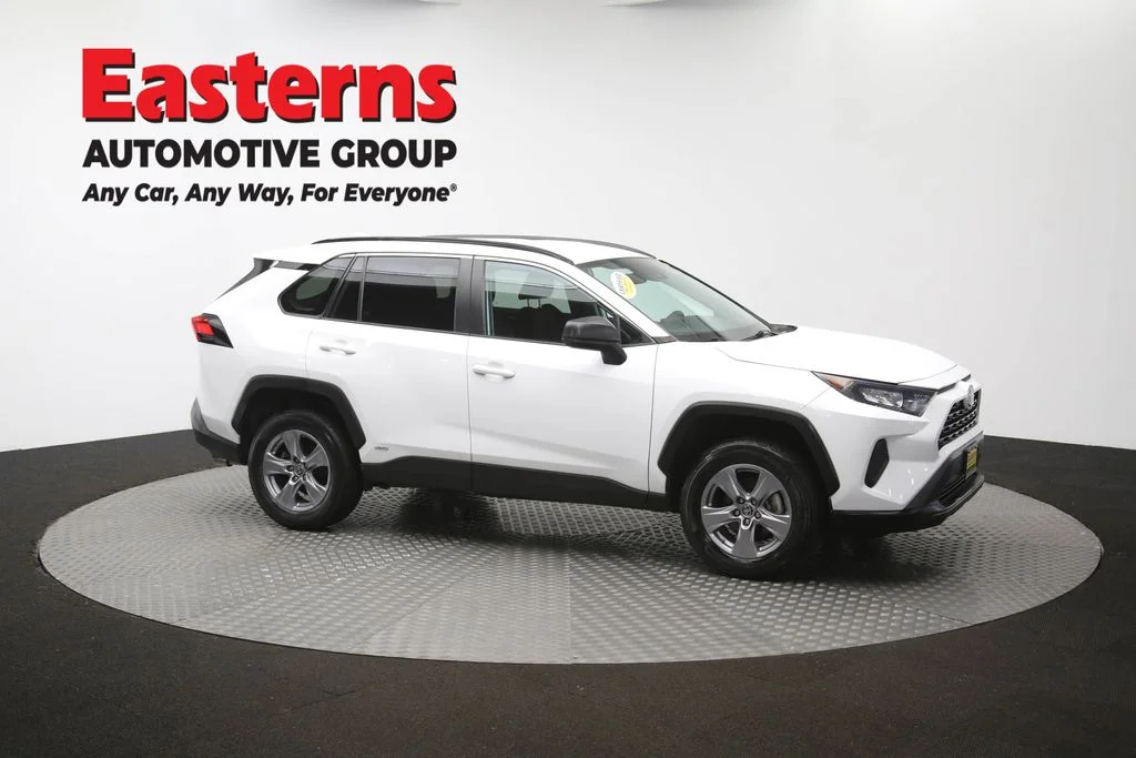 Used 2022 White Toyota LE image 48