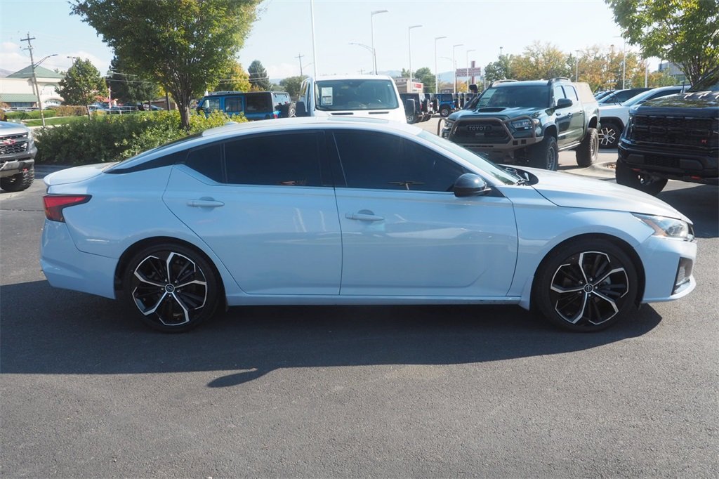 2023 Nissan Altima 2.5 SR photo 3