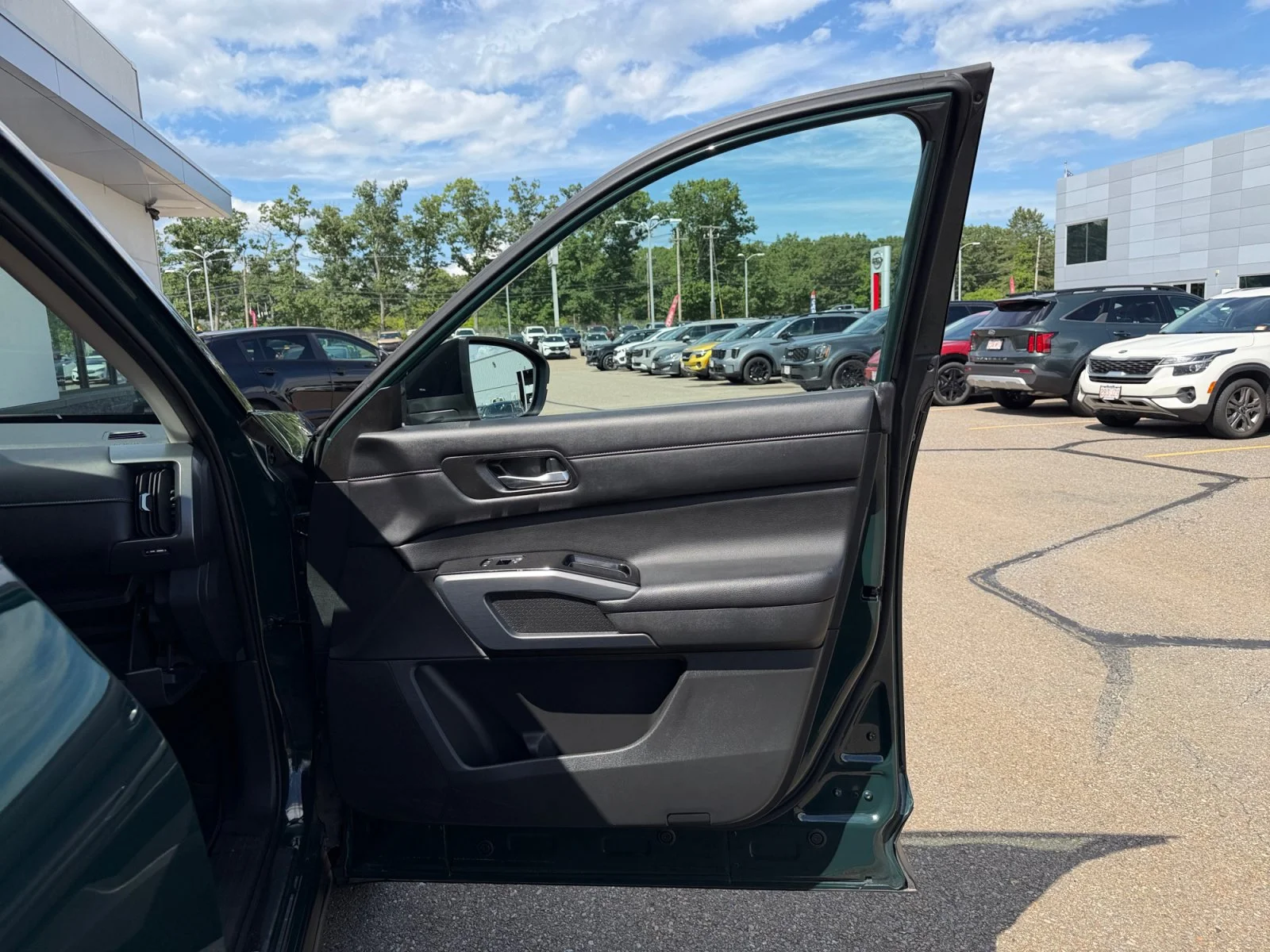 Certified Used 2023 Obsidian Green Pearl/Super Black Nissan SL image 33