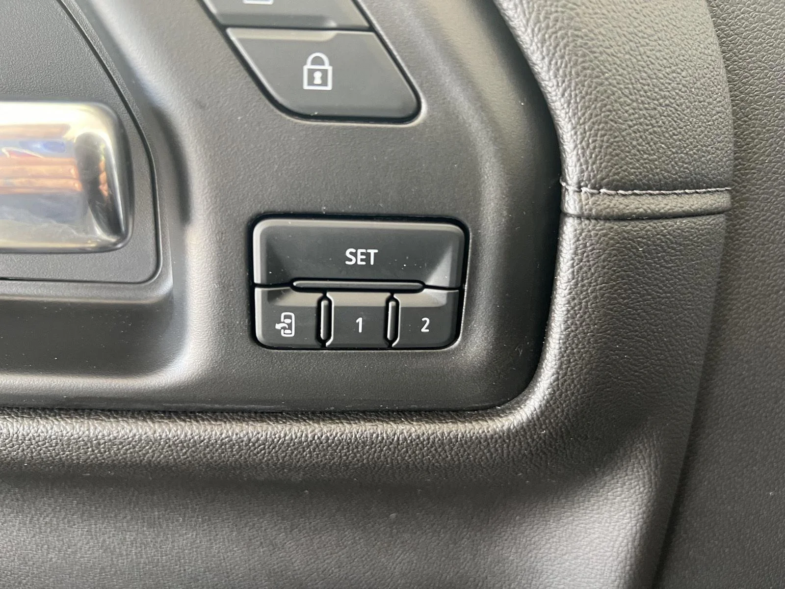 Used 2021 Pearl Chevrolet High Country image 7