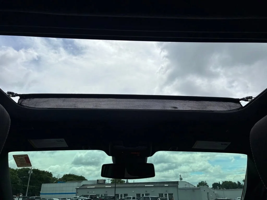 Used 2024 Summit White GMC Elevation image 25