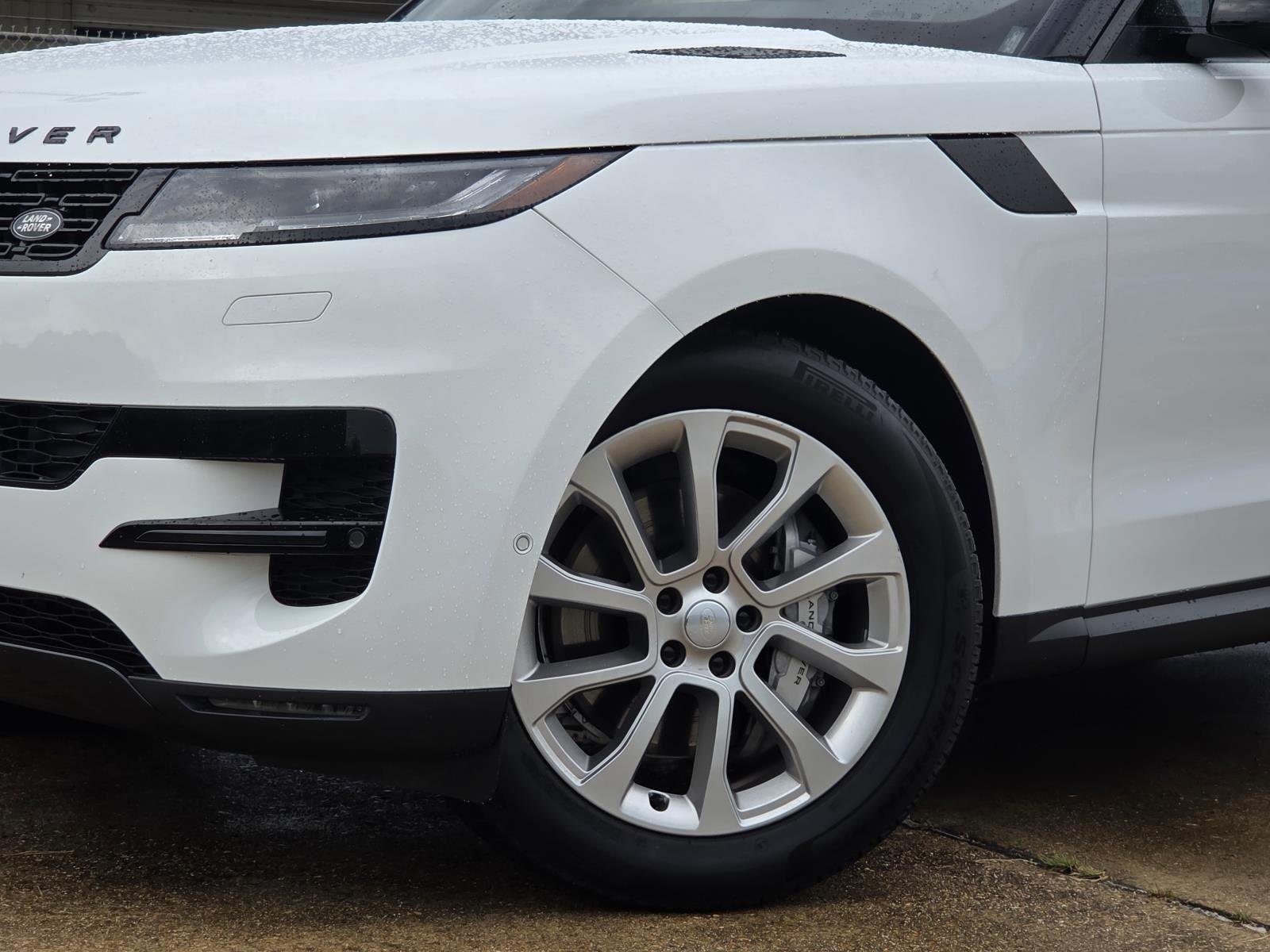 Used 2025 Fuji White Land Rover SE image 7