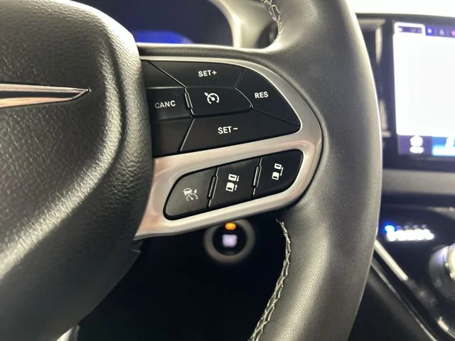 Used 2025 Black Chrysler Select image 12
