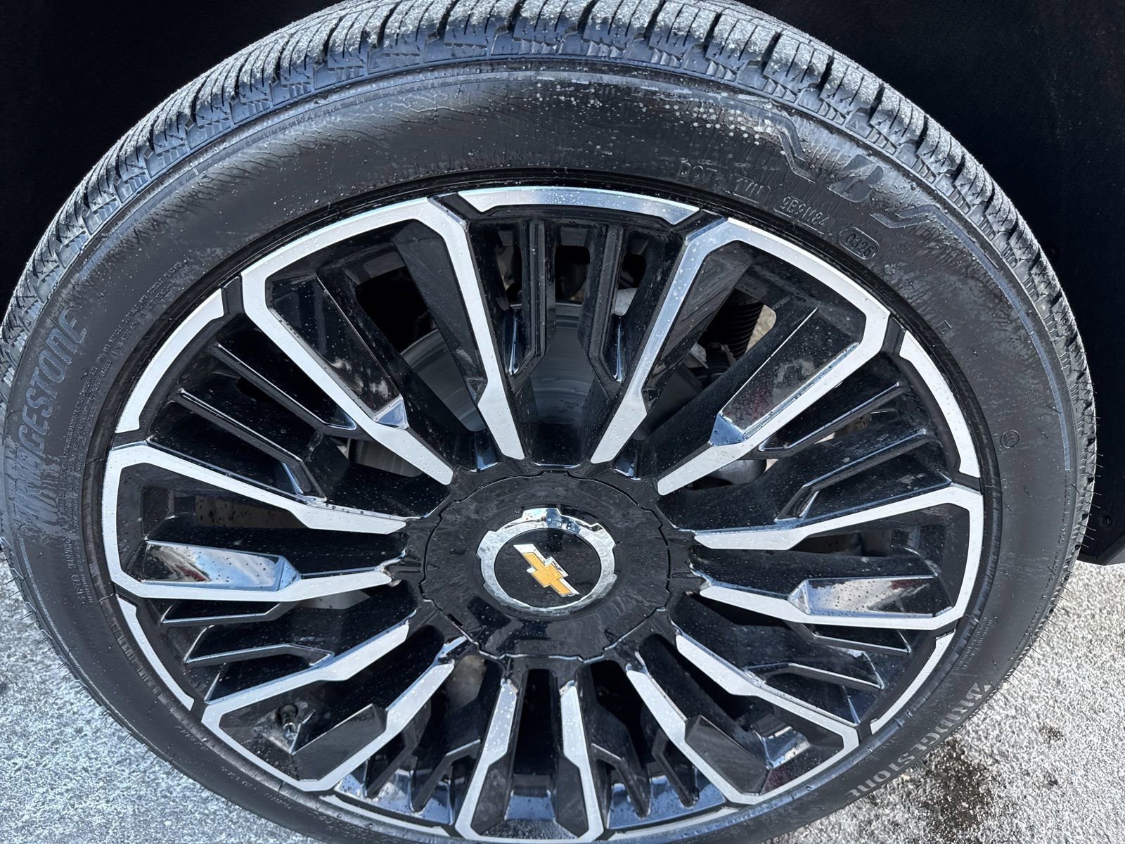 New 2026 Dark Ash Metallic Chevrolet High Country Deluxe with 24in Wheels - Panoramic Sunroof - Super Cruise - Technology & Entertainment image 10