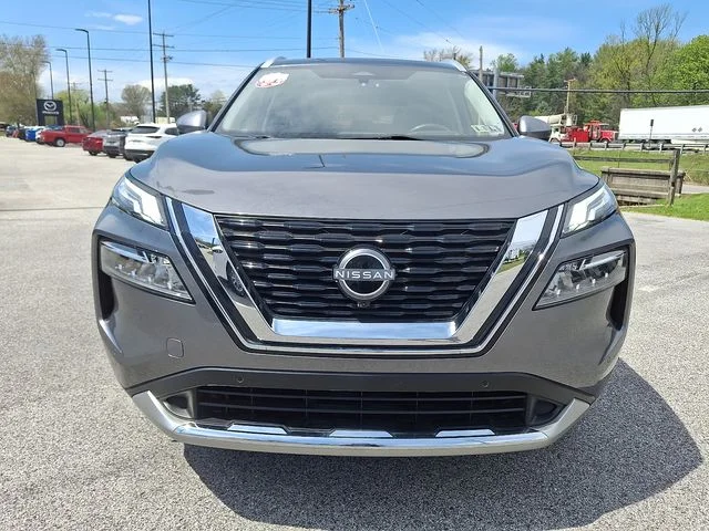 Used 2023 Gray Nissan Platinum image 3