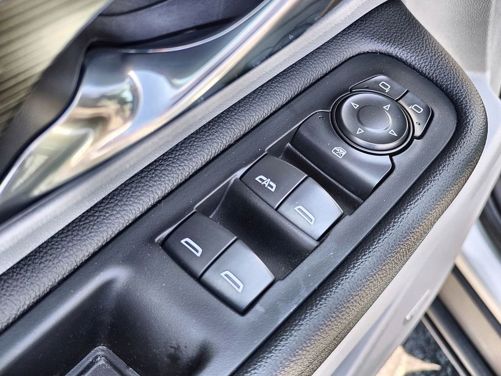 Used 2022 Silver GMC SLT image 13