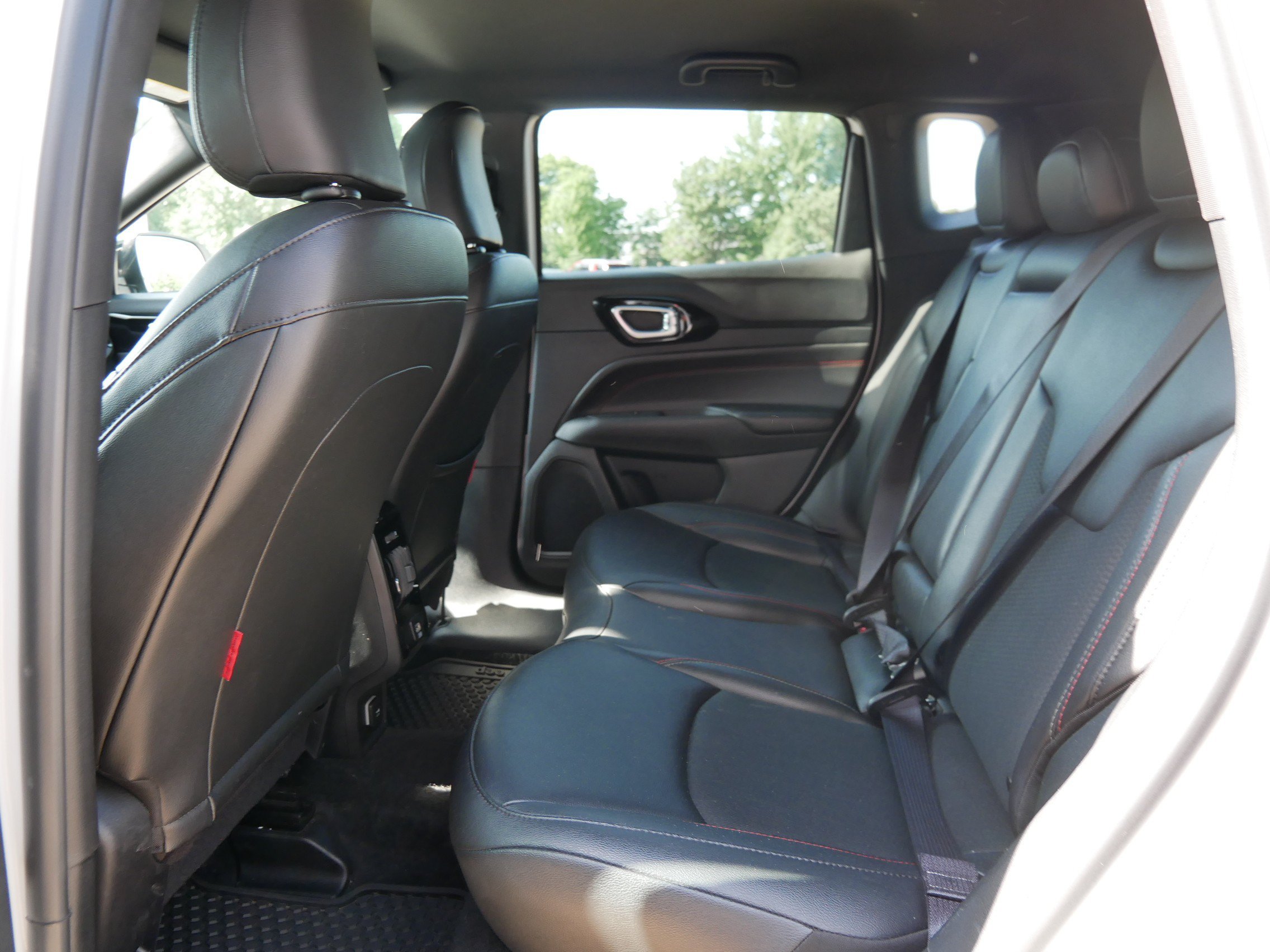 Used 2025 Bright White Clearcoat Jeep Trailhawk image 11