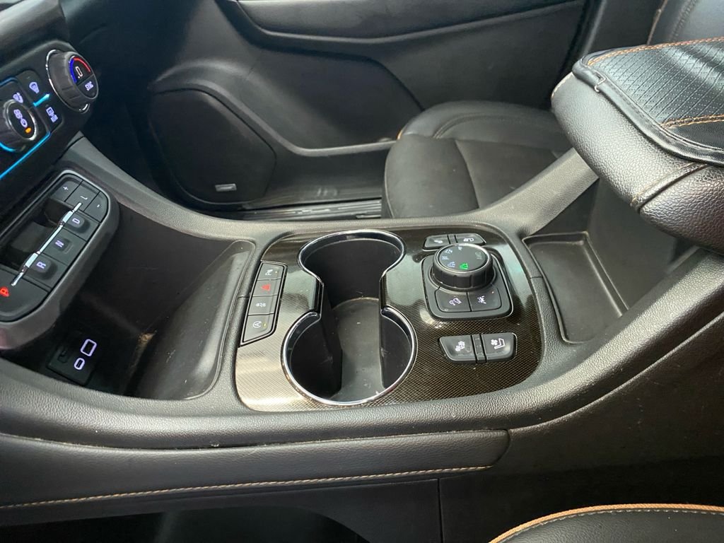 Used 2023 White GMC AT4 image 23