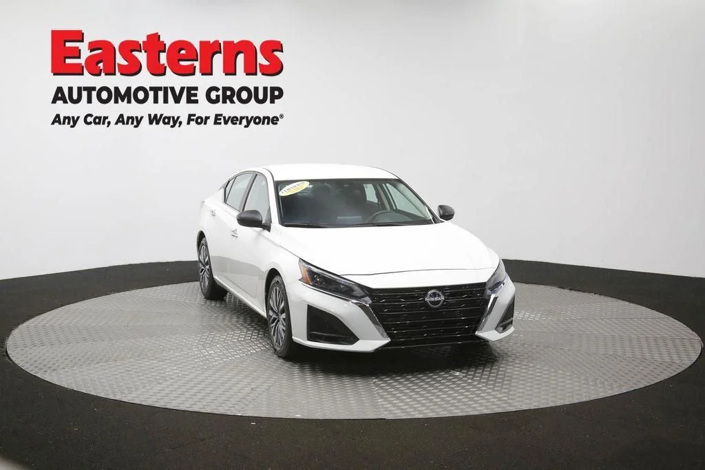 Used 2025 White Nissan 2.5 SV image 54