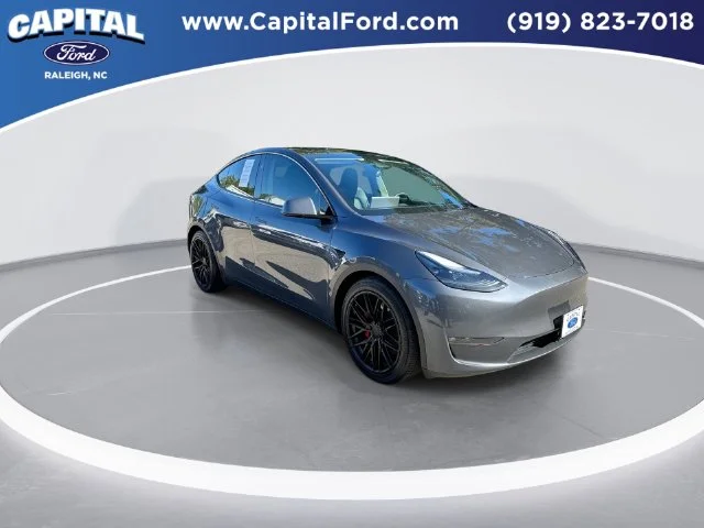 Used 2023  Tesla Performance image 2