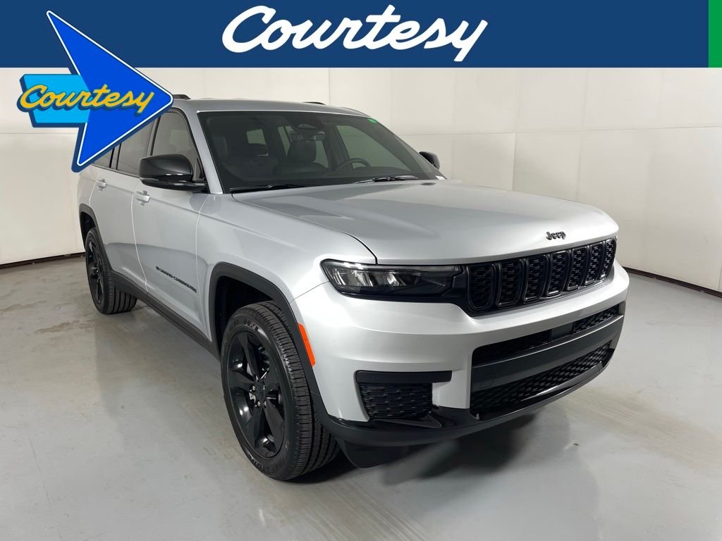 New 2025 Silver Zynith Exterior Paint Jeep Altitude image 1