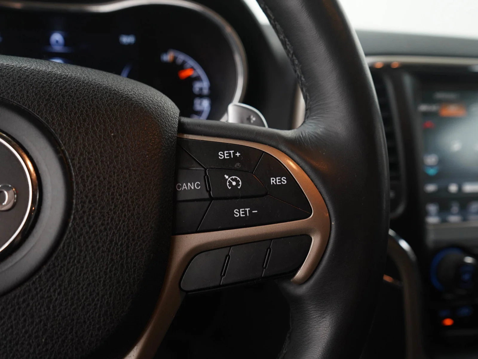 Used 2015 Brilliant Black Crystal Pearlcoat Jeep Limited image 27