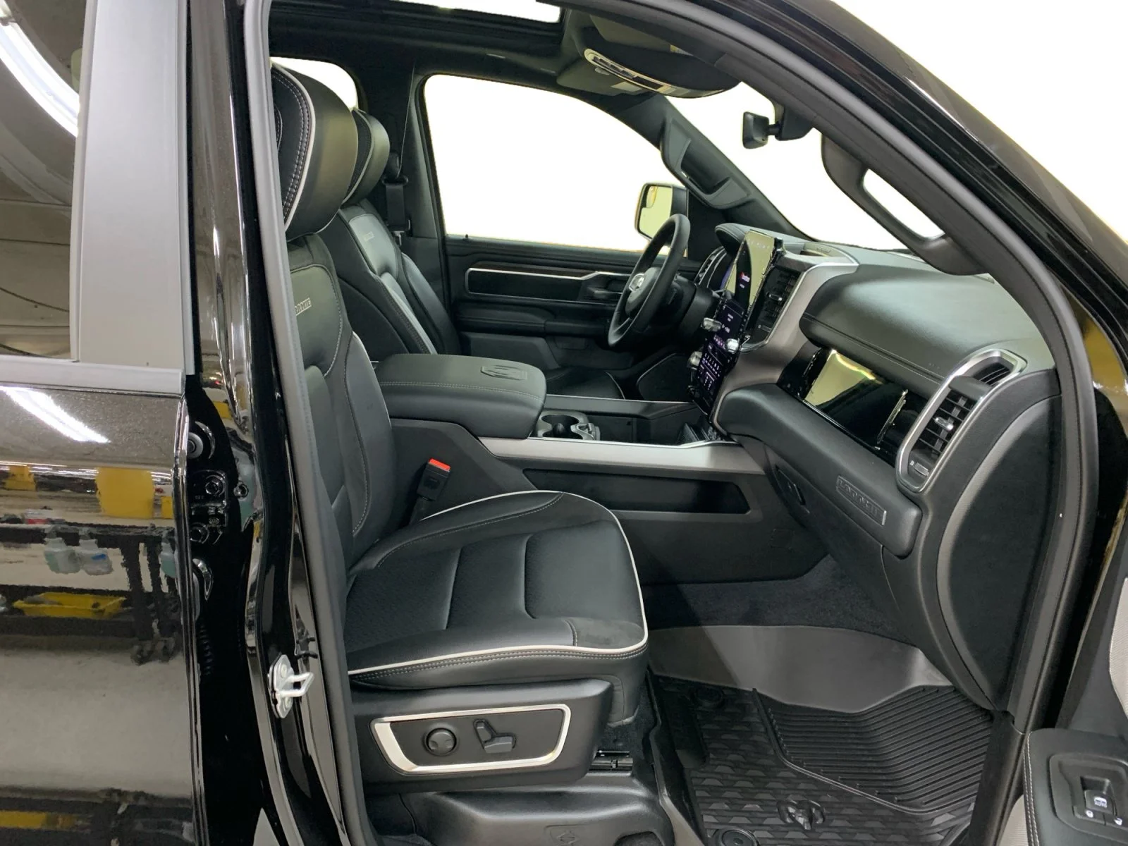 New 2026 Diamond Black Crystal Pearl Ram Laramie image 17