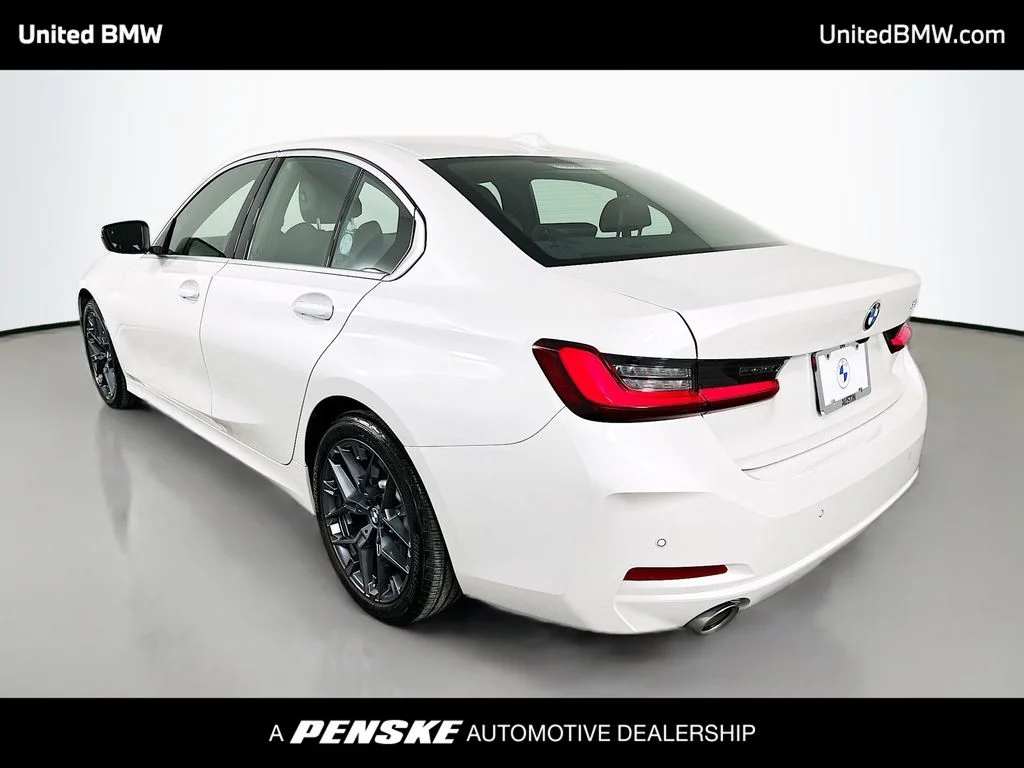 2025 BMW 3 Series 330i - Photo 7