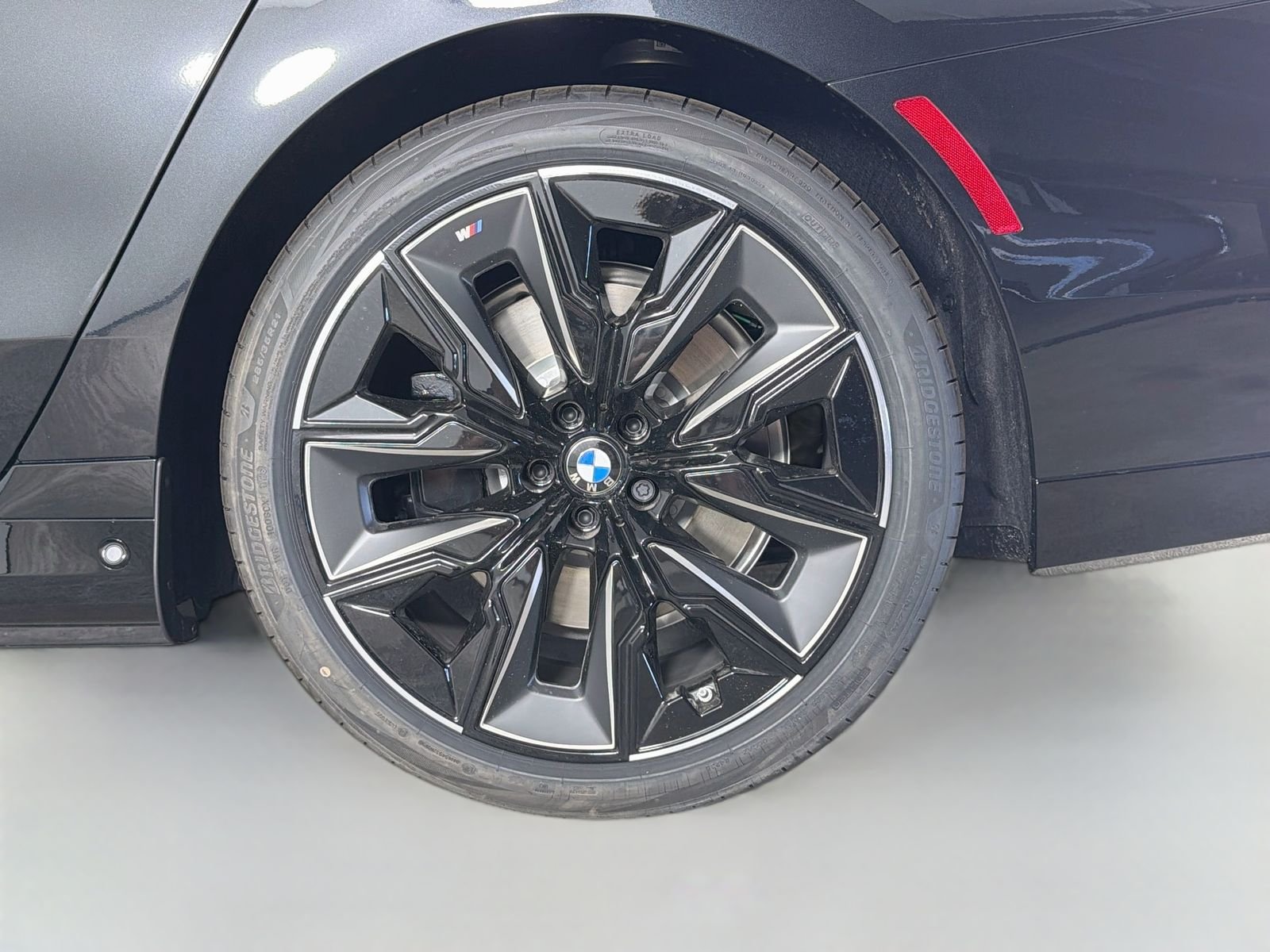 New 2026 Black Sapphire Metallic BMW 750e xDrive image 33