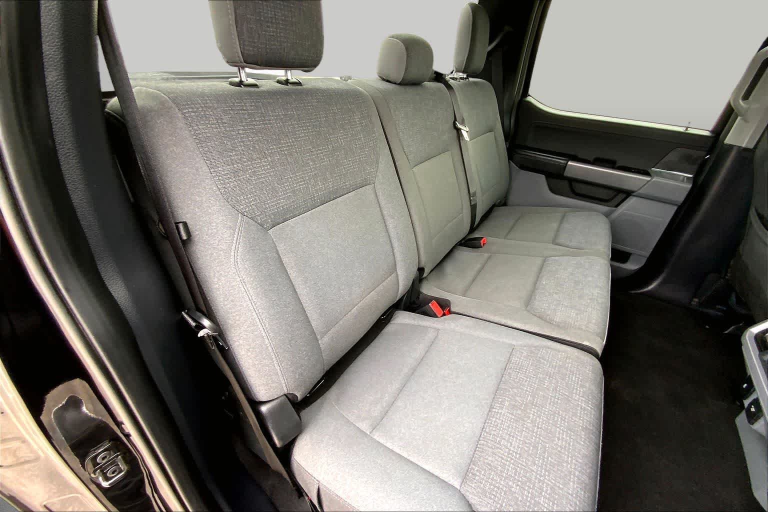 Used 2024 Agate Black Metallic Ford XLT image 30
