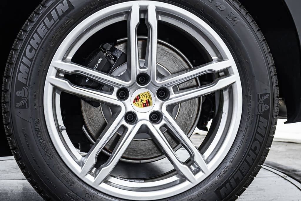 2025 Porsche Macan - Photo 25