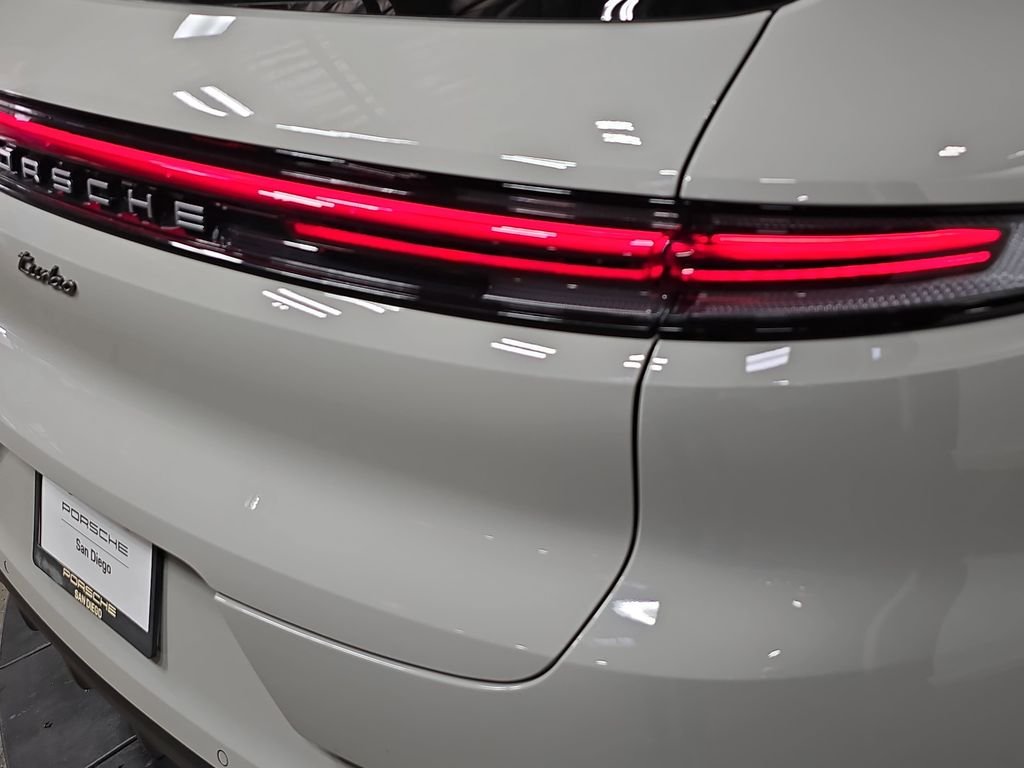 2025 Porsche Cayenne Turbo E-Hybrid - Photo 30