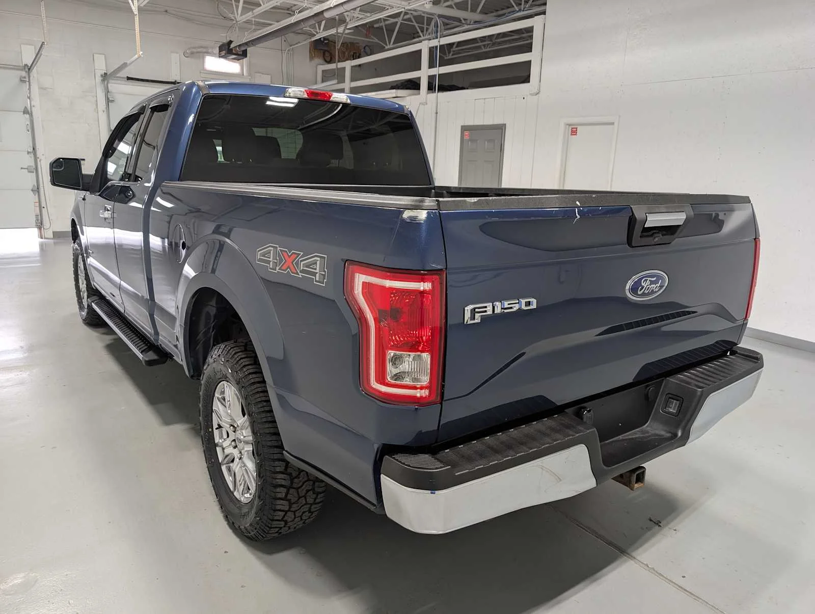Used 2015 Blue Jeans Metallic Ford XLT image 9