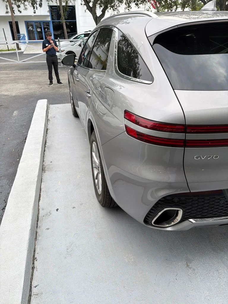 Used 2022 Silver Genesis 2.5T image 5