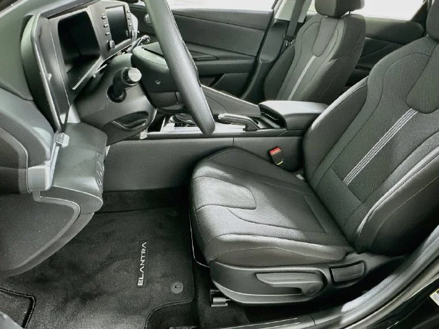 New 2026 Black Hyundai SE image 9