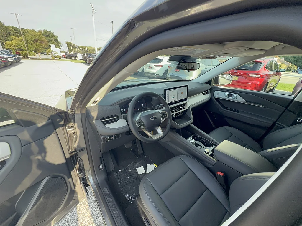 New 2026 Carbonized Gray Metallic Ford Active image 13