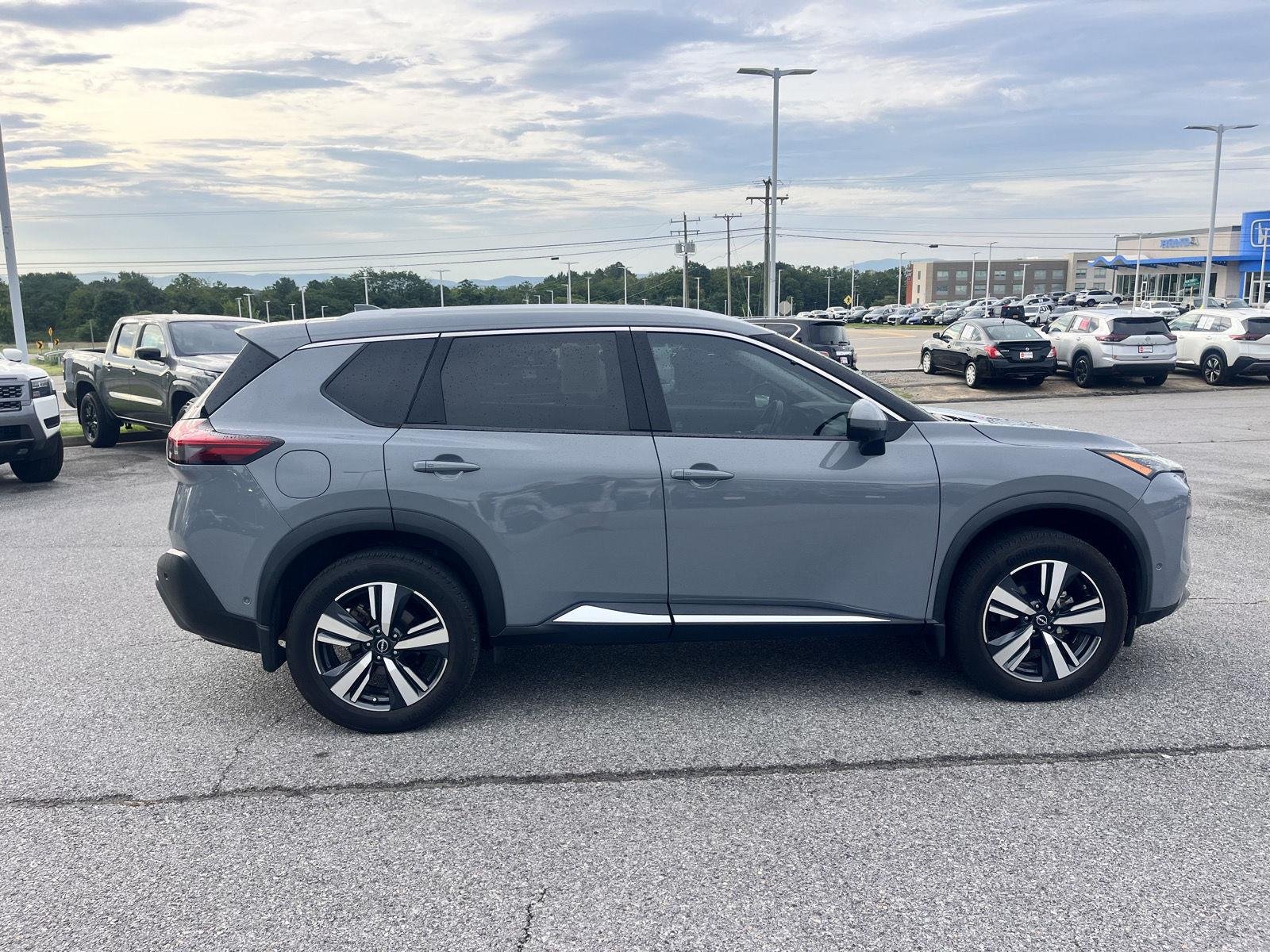 Used 2023 Boulder Gray Pearl Nissan SL image 8