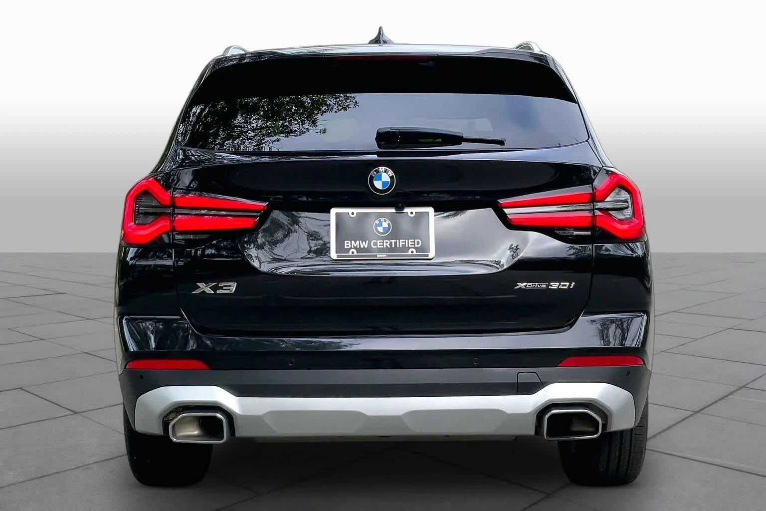 Used 2023 Black Sapphire Metallic BMW xDrive30i image 4
