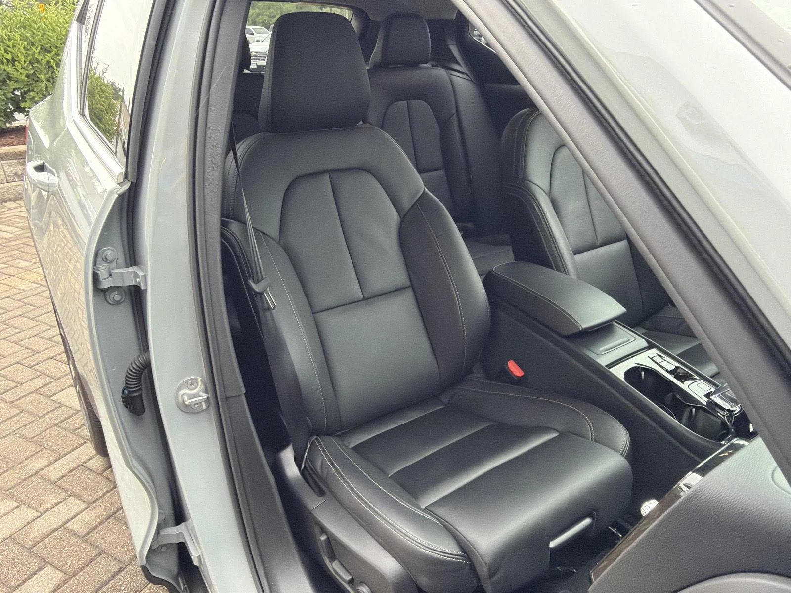 Used 2024 Vapor Grey Metallic Volvo Ultimate Bright Theme image 35
