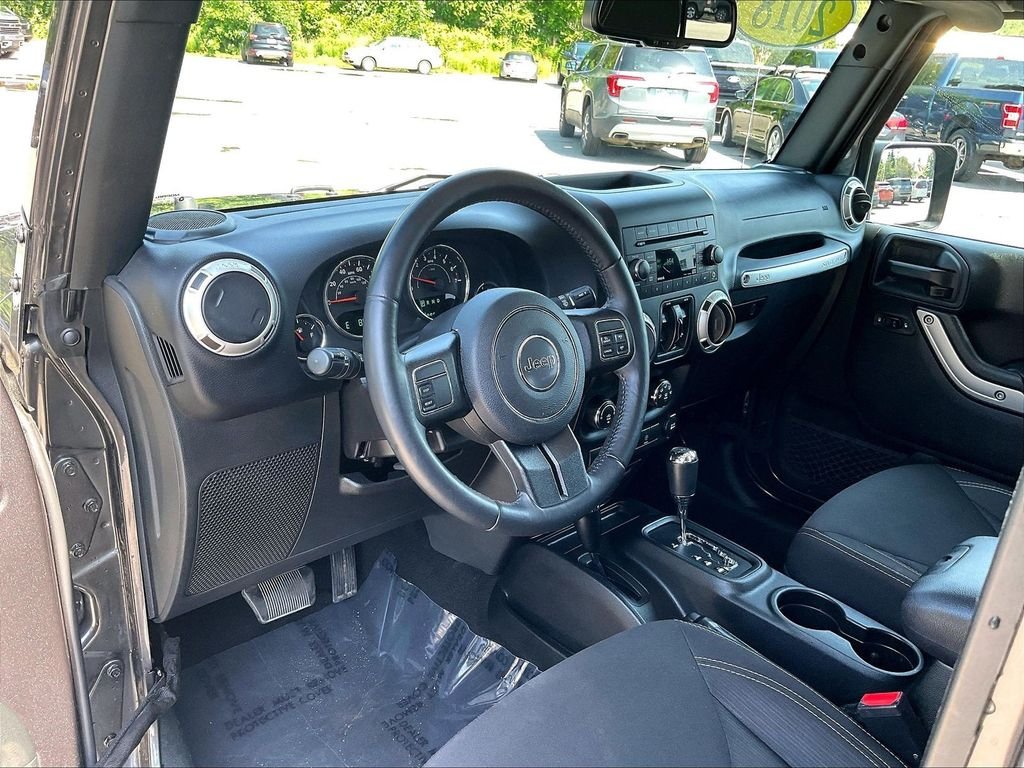 Used 2018 Gray Jeep Unlimited Sahara image 8
