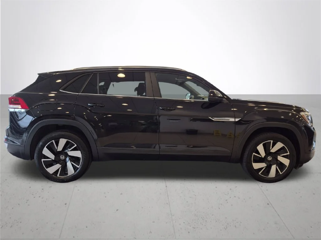 Used 2025 Black Volkswagen 2.0T SE w/Technology image 5