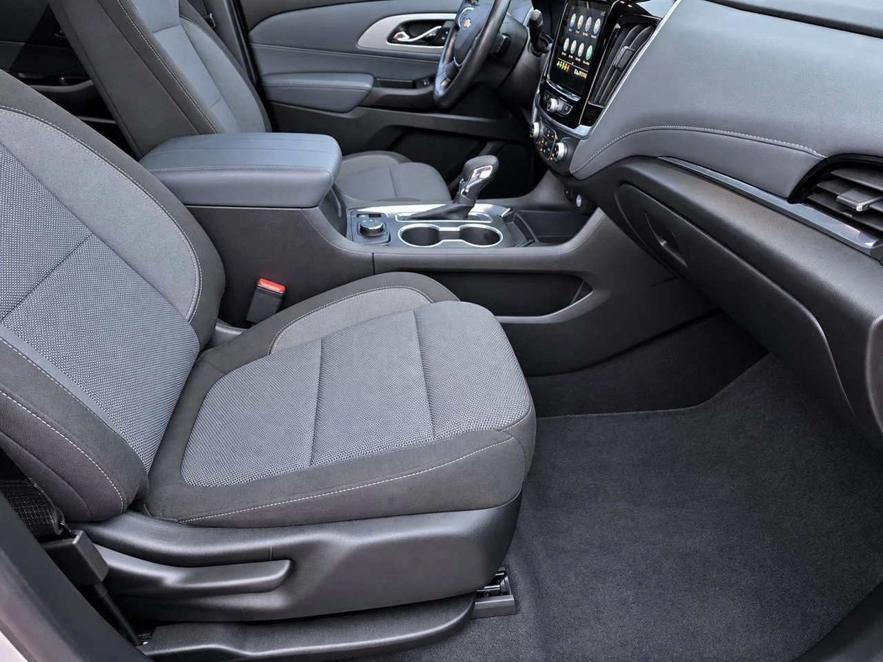 Used 2021 Silver Ice Chevrolet LT Cloth w/1LT image 33