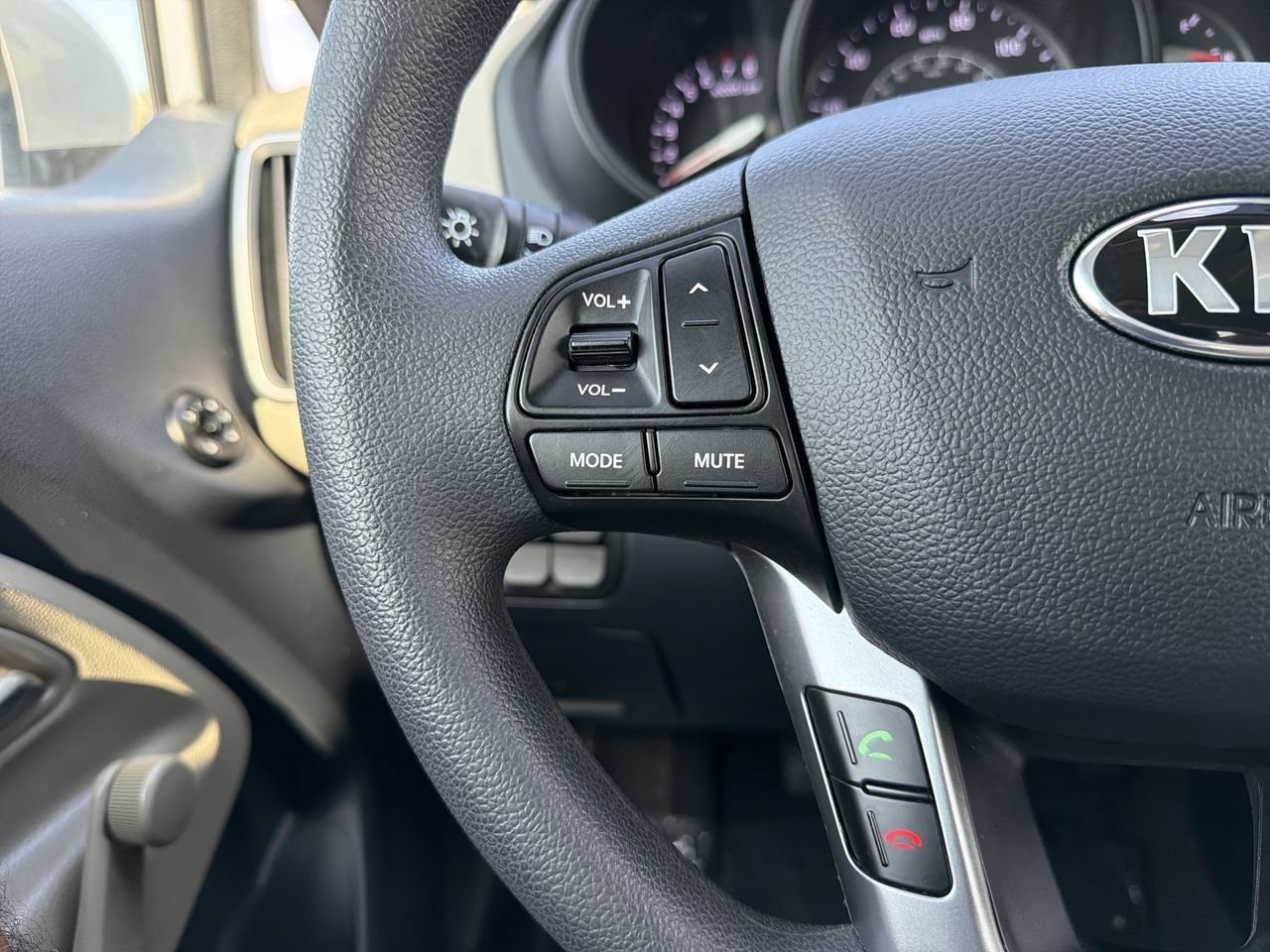 Used 2016 Bright Silver Metallic Kia LX image 24