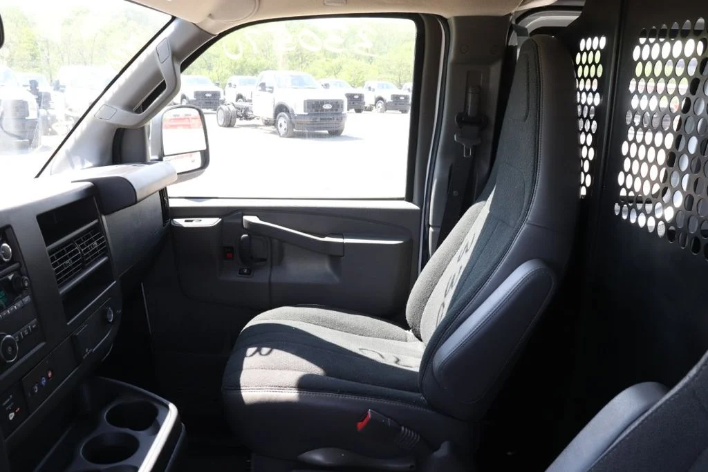 Used 2024 Summit White GMC Work Van image 13