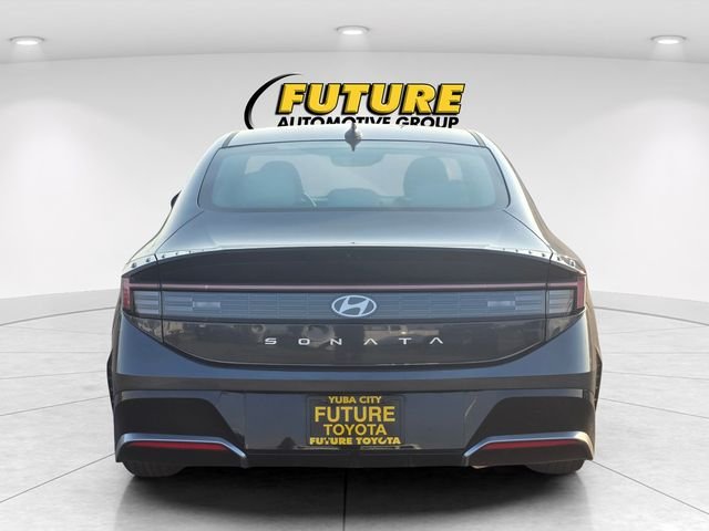 Used 2025 Gray Hyundai SEL image 5