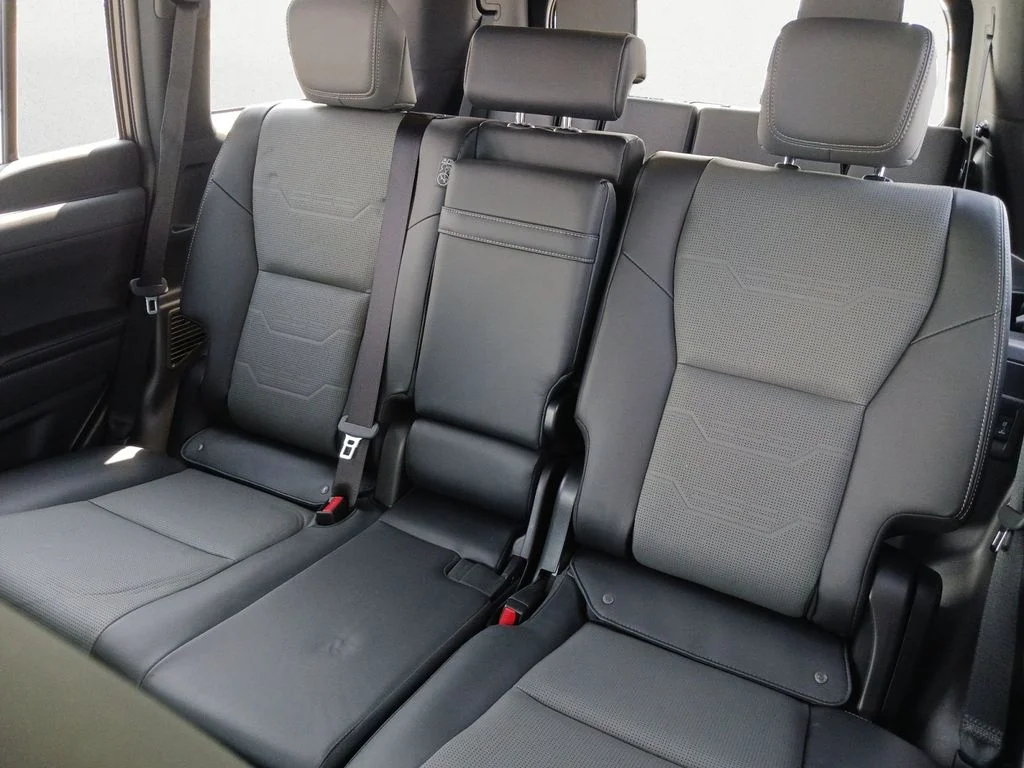 Used 2025  Lexus 550 Luxury image 9