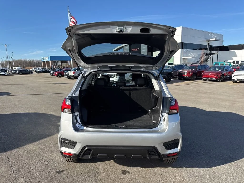 Used 2023 Silver Mitsubishi ES image 31